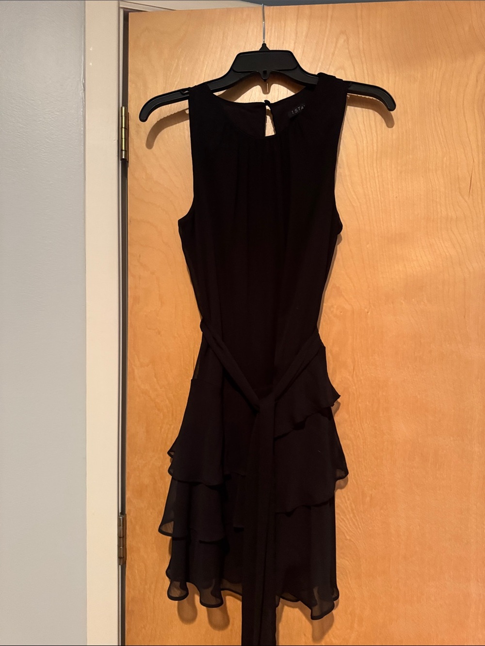 Elegant Black Sleeveless Ruffle Dress